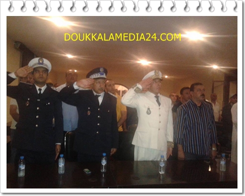 الاستماع الى الخطاب الملكي السامي بقاعة بلدية البير الجديد