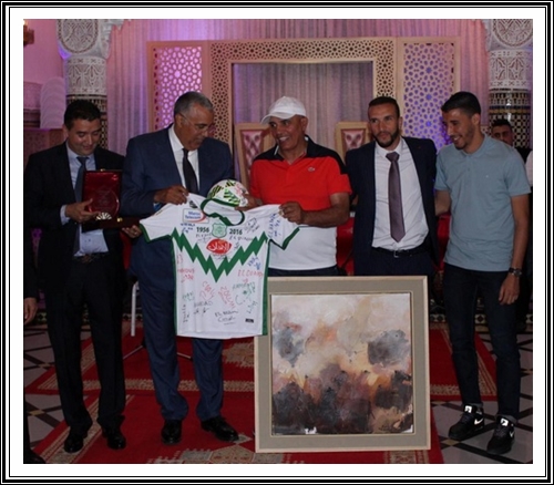 فريق الدفاع الحسني الجديدي يحتفل بوصافته تحت يافطة العمالة