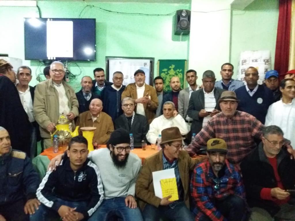 النسيج الجمعوي بالقنيطرة و قدماء اعدادية ابن زيدون بسيدي يحيى الغرب يكرمون دكتورا باحثا من جيلهم في جو حميمي
