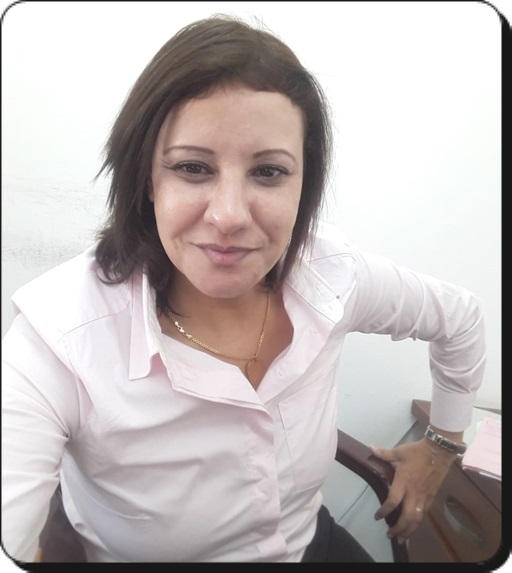 القاضية سناء راكيع ترثب أوراق ديوانها الشعري الأول “درية الكلمات” لعرضها بنادي المحامين بالجديدة بهذا التاريخ