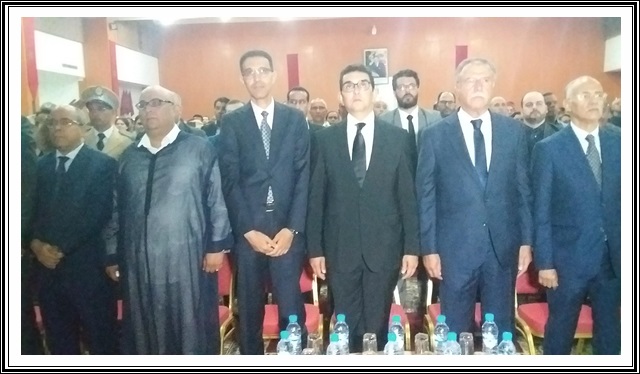 عامل الجديدة يتابع الخطاب الملكي السامي بقاعة الاجتماعات بمقر العمالة رفقة رؤساء لاممركزين و مدعويين و منتخبين