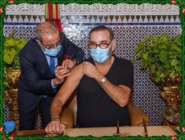 الملك محمد السادس يتلقى بمدينة فاس الجرعة الأولى من اللقاح المضاد لكورونا