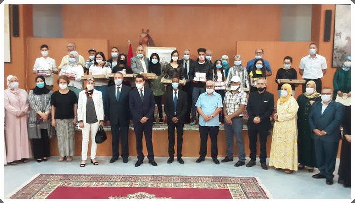 بالصور عامل الجديدة يكرم التلاميذ المتفوقين في حفل متميز