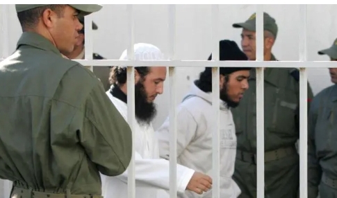 الملك يعفو عن التائبين الذين اعلنوا عن نبذهم للعنف و التطرف المحكومون في قضايا الارهاب