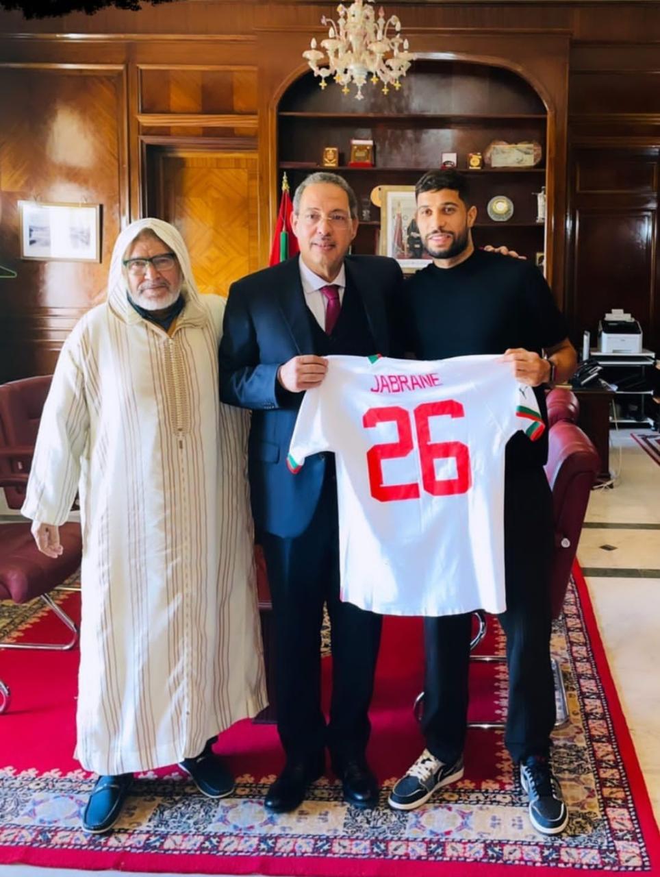عامل اسطات يستقبل اللاعب جبران احد عناصر الكتيبة المغربية