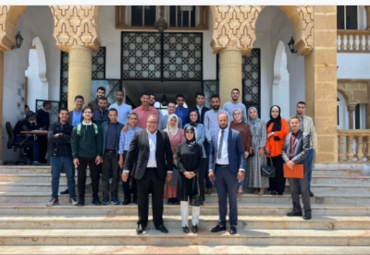 الفريق البيداغوجي للإجازة المهنية للمهن القانونية والمنازعات القضائية بكلية الحقوق بالجديدة وطلبتها قام بزيارة ميدانية للمحكمة الابتدائية بالجديدة