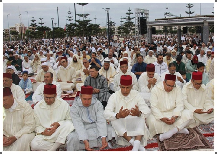 سمير الخمليشي عامل الجديدة يؤدي صلاة عيد الأضحى بمصلى وسط المدينة بحي المطار