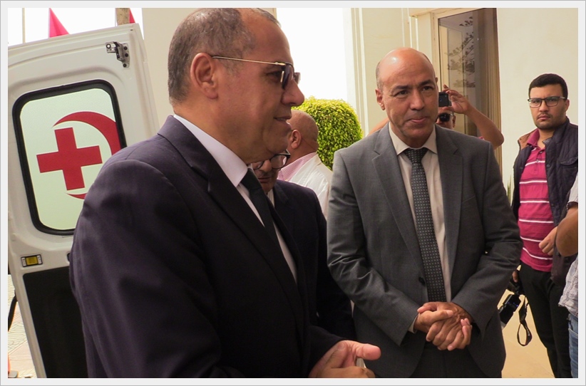 عامل الجديدة يشرف على تسليم اللواء الأزرق الى رئيسي جماعتي الحوزية و سيدي عابد بمقر العمالة