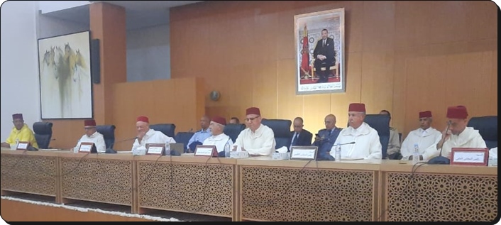 الجديدة :الحاجب الملكي رفقة والي جهة البيضاء السطات يقدمان هبة ملكية لمستحقيها بمناسبة الموسم مولاي عبد الله أمغار بقاعة عمالة الجديدة